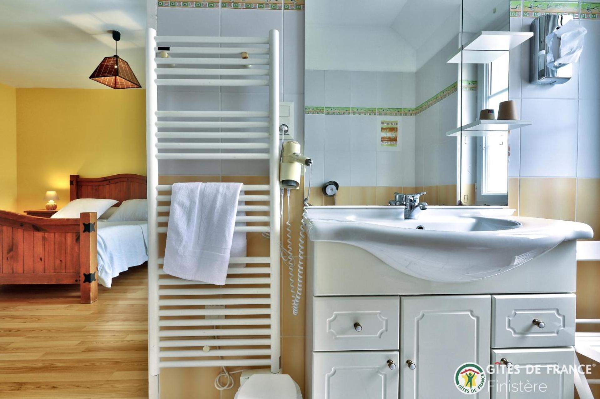 Bed and Breakfast La Cle Des Champs Des Abers Saint-Pabu  Экстерьер фото